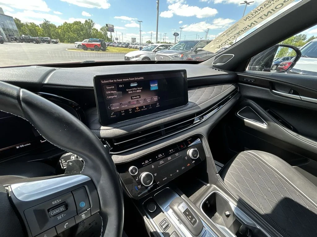 Used 2023 Red INFINITI Autograph image 12