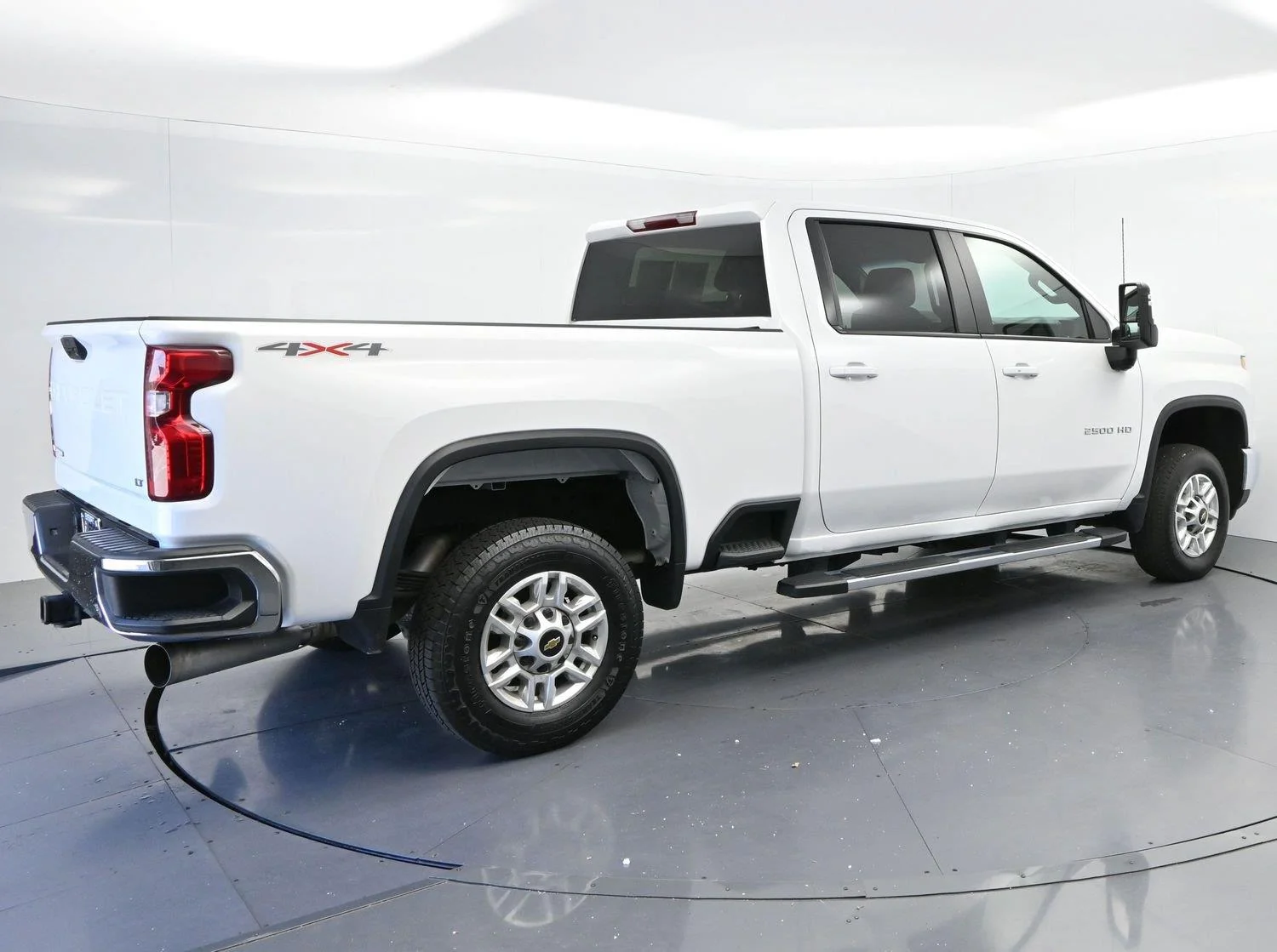 Used 2025 Summit White Chevrolet LT image 7