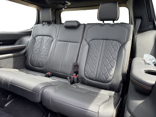 2025 Jeep Grand Wagoneer Series III - Photo 10