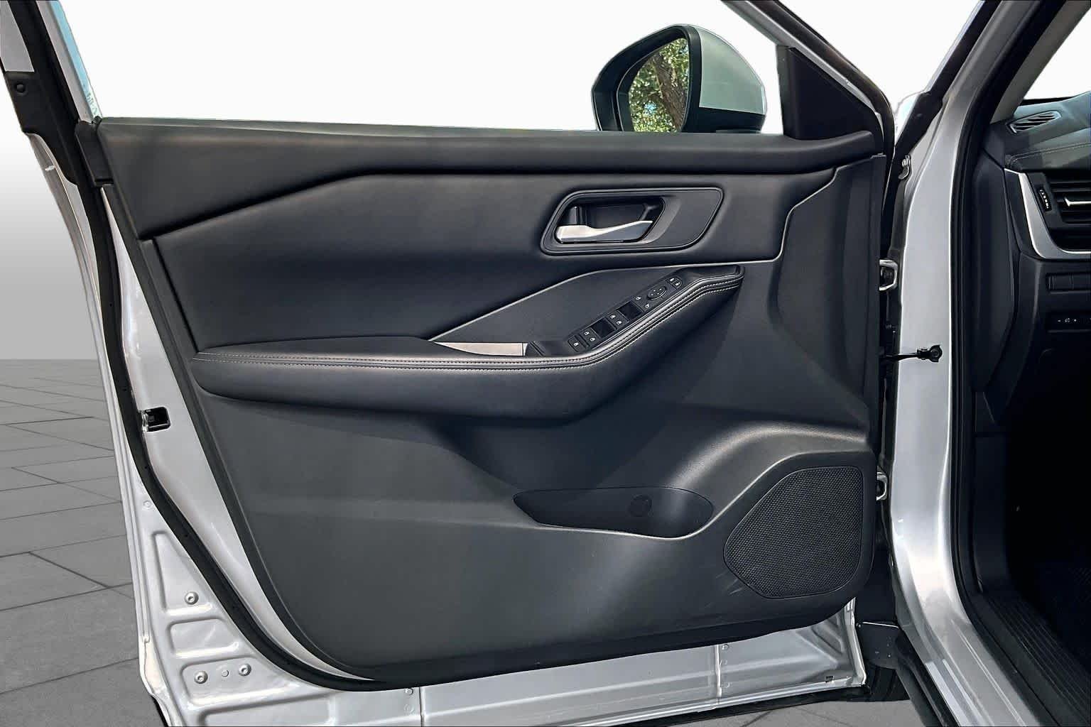 2025 Nissan Rogue SV - Photo 22