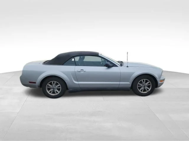 Used 2005 Silver Ford V6 image 2