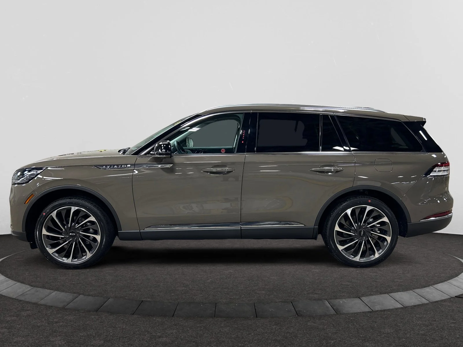 New 2026 Harbour Grey Clearcoat Lincoln Reserve image 2