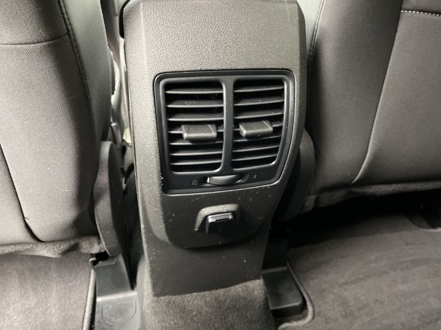 Used 2019 Oxford White Ford SE image 12