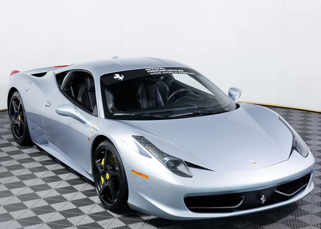 Used 2011 Grigio Alloy Ferrari Base image 10