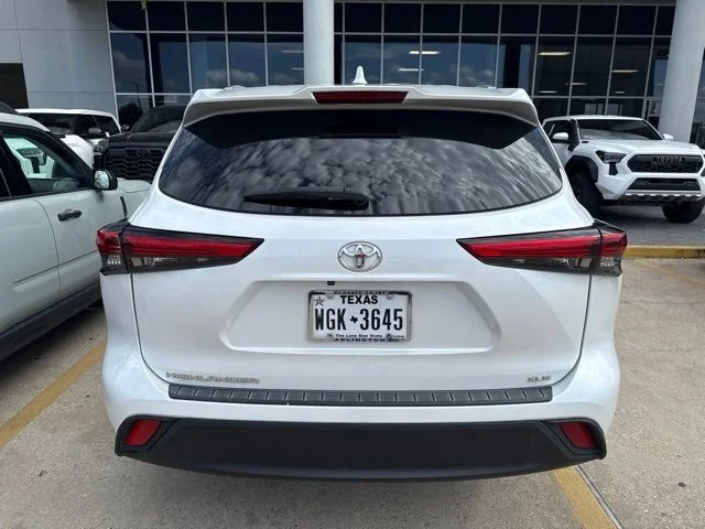 Used 2023 Beige Toyota XLE image 5