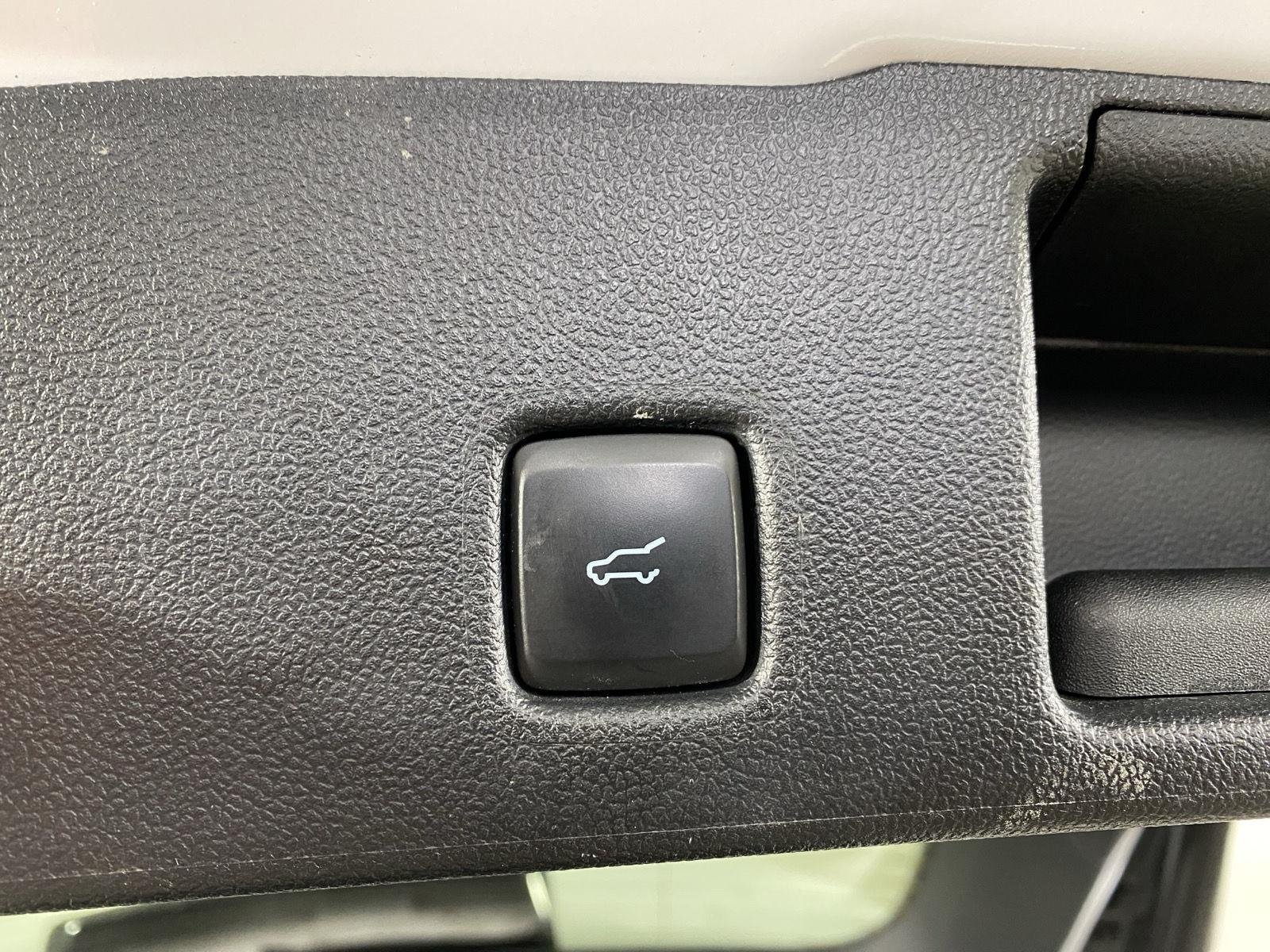 Used 2022 Oxford White Ford SE Hybrid image 10