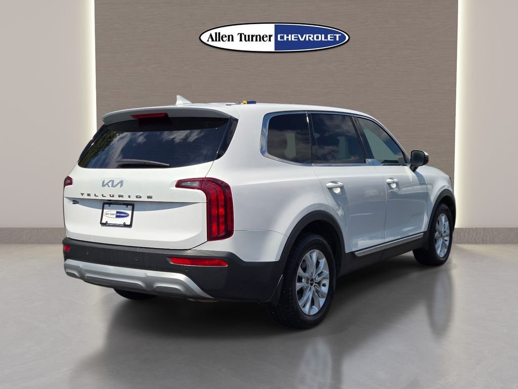 Used 2022 White Kia LX image 6