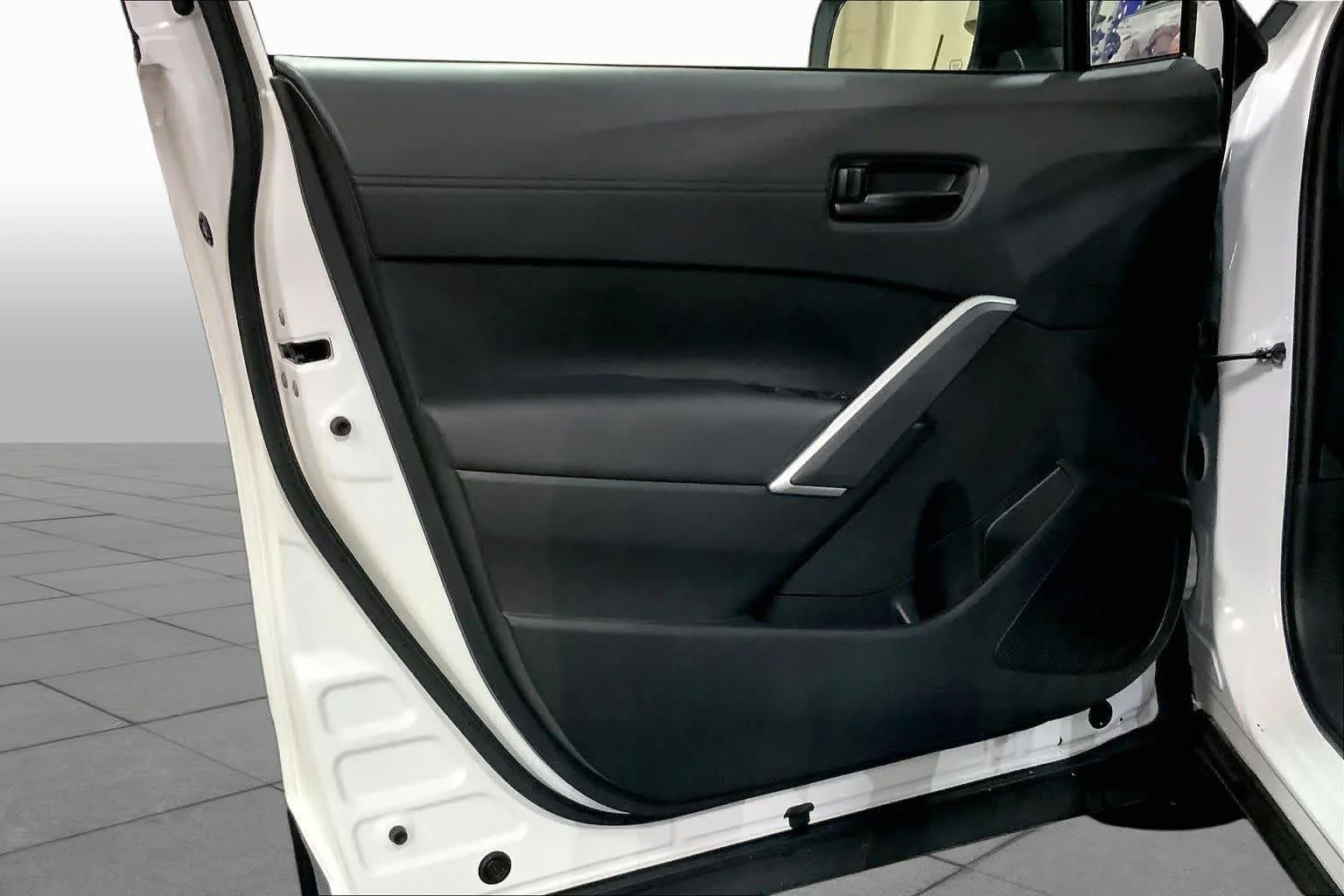 Used 2024 Wind Chill Pearl Toyota LE image 22