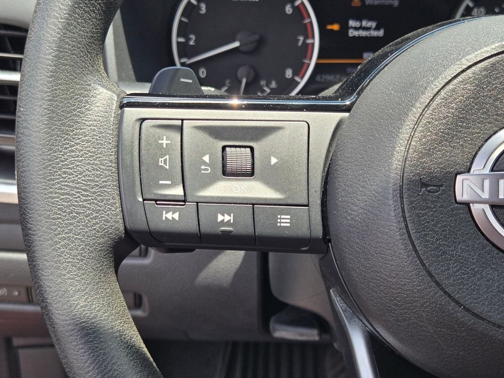 Used 2022 Red Nissan SV image 25