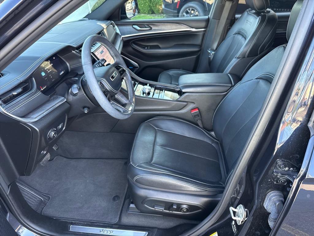 Used 2023 Midnight Sky Jeep Overland image 9
