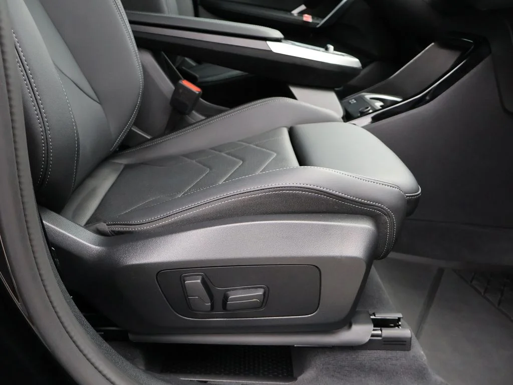 Used 2025 Black BMW M35i image 13