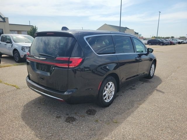 Used 2023 Black Chrysler Touring L image 20
