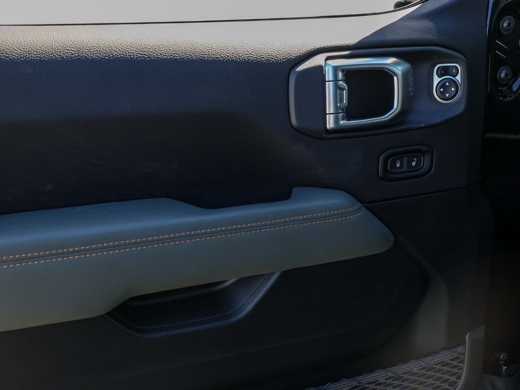 New 2026 Black Clear-Coat Exterior Paint Jeep Mojave image 22