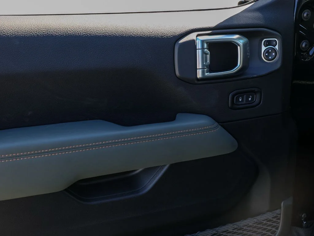 New 2026 Black Clear-Coat Exterior Paint Jeep Mojave image 22