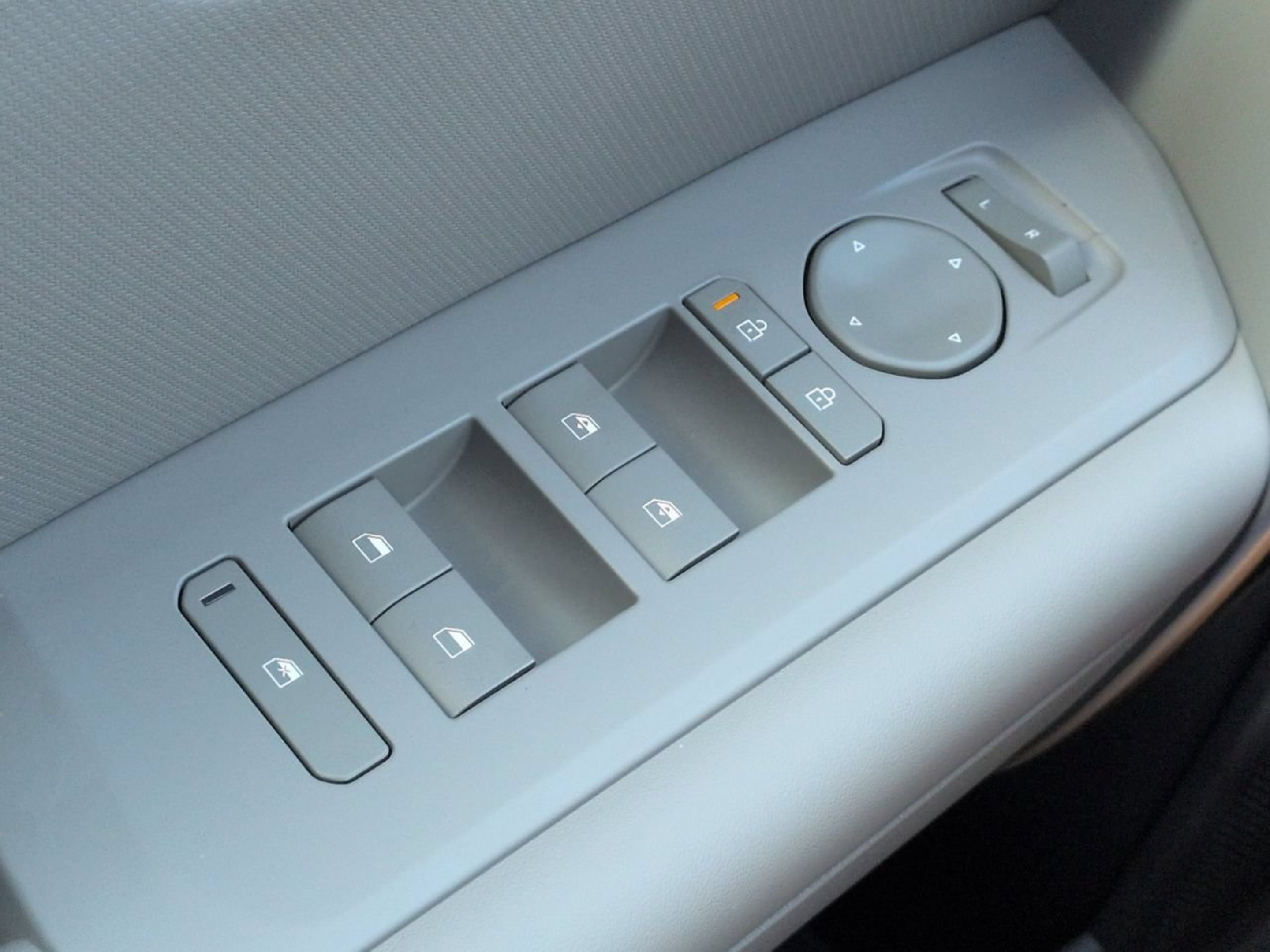 New 2027 Snow White Pearl Kia EX image 31