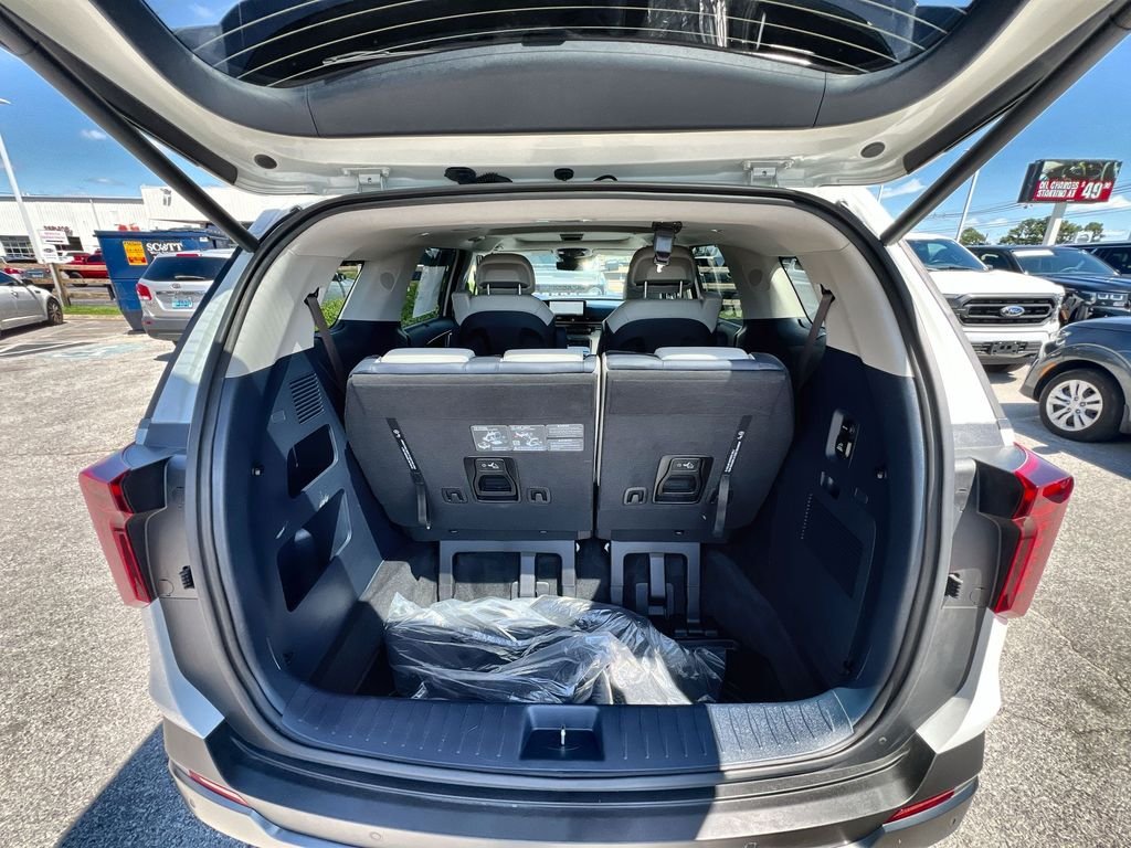 Used 2026 White Kia SX Prestige image 25
