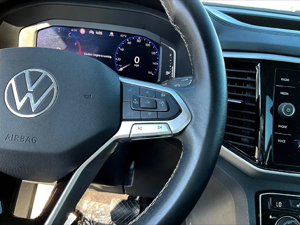 Used 2021 Pyrite Silver Metallic Volkswagen SEL image 13