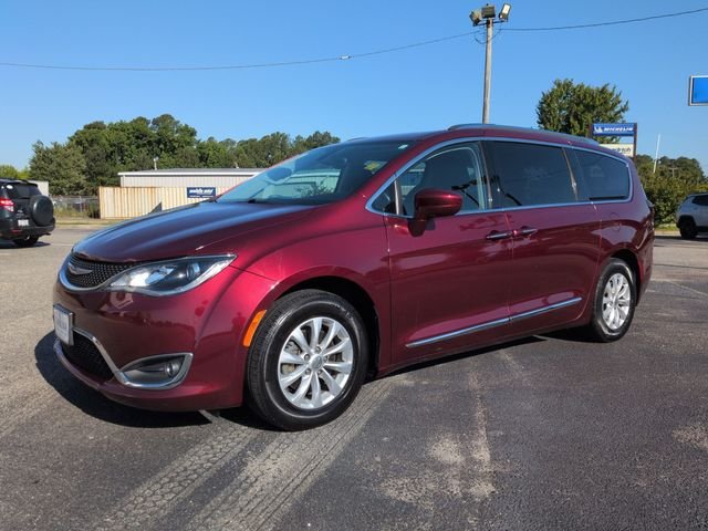 2019 Chrysler Pacifica Touring L's photo