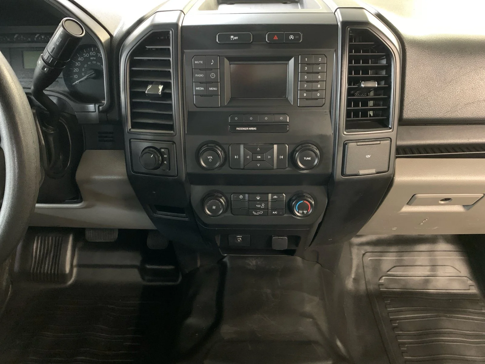 Used 2019 Agate Black Ford XL image 9