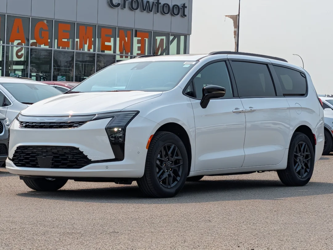 New 2027 White Chrysler Select - - AWD - 3.6L Pentastar V6 - Adaptive Cruise Control - Blind Spot Monitor & More! image 4