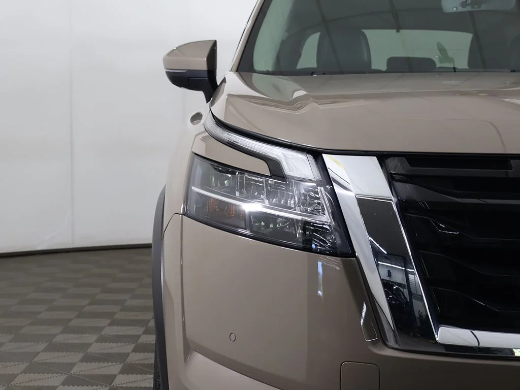 Used 2023 Beige Nissan Platinum image 19