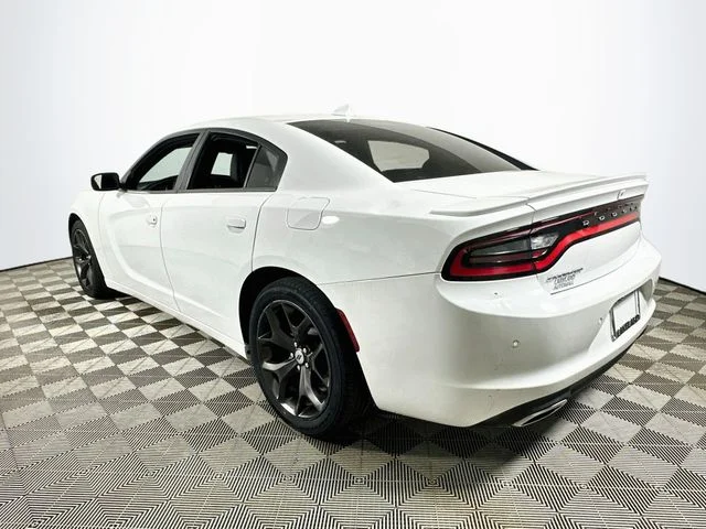 Used 2019 White Dodge SXT image 5