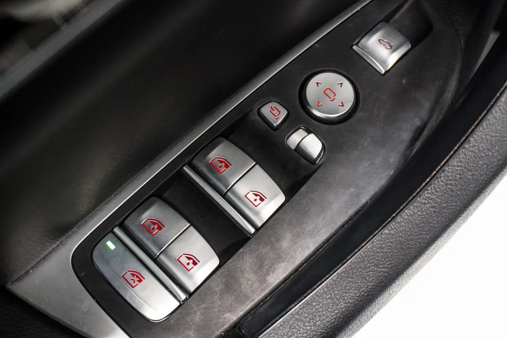 Used 2022 Black BMW sDrive30i image 25
