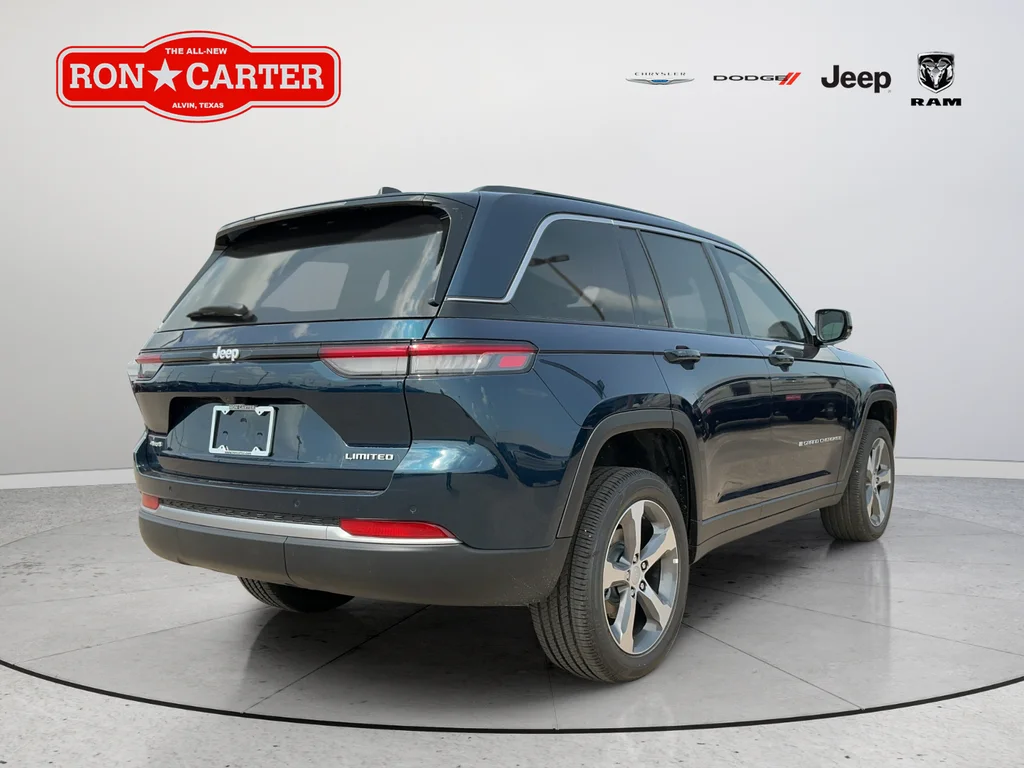 New 2026 Fathom Blue Pearl-Coat Exterior Paint Jeep Limited image 6