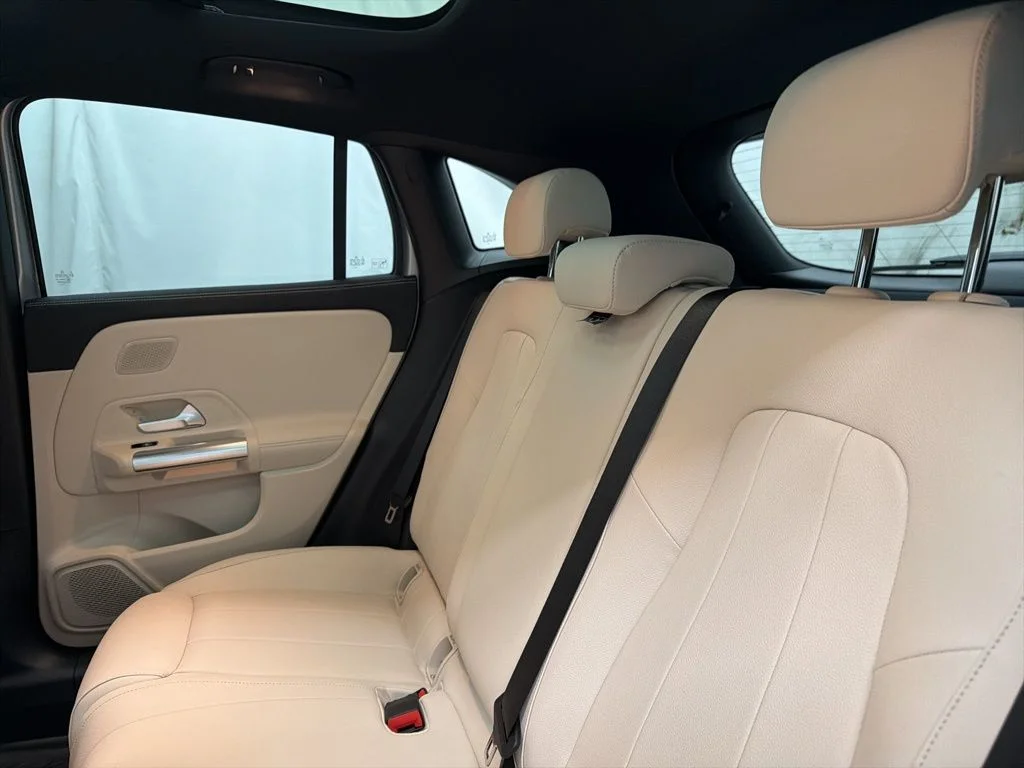 Used 2026 Silver Mercedes-Benz GLA 250 image 18