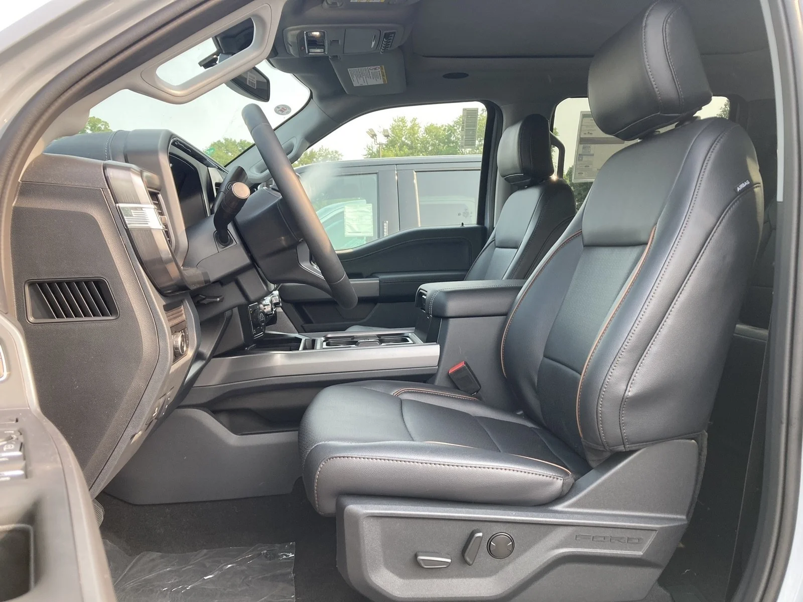 New 2026 Glacier Gray Metallic Tri-Coat Ford F-250® Lariat® image 28