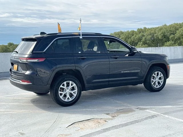 Used 2023 Blue Jeep Limited image 8