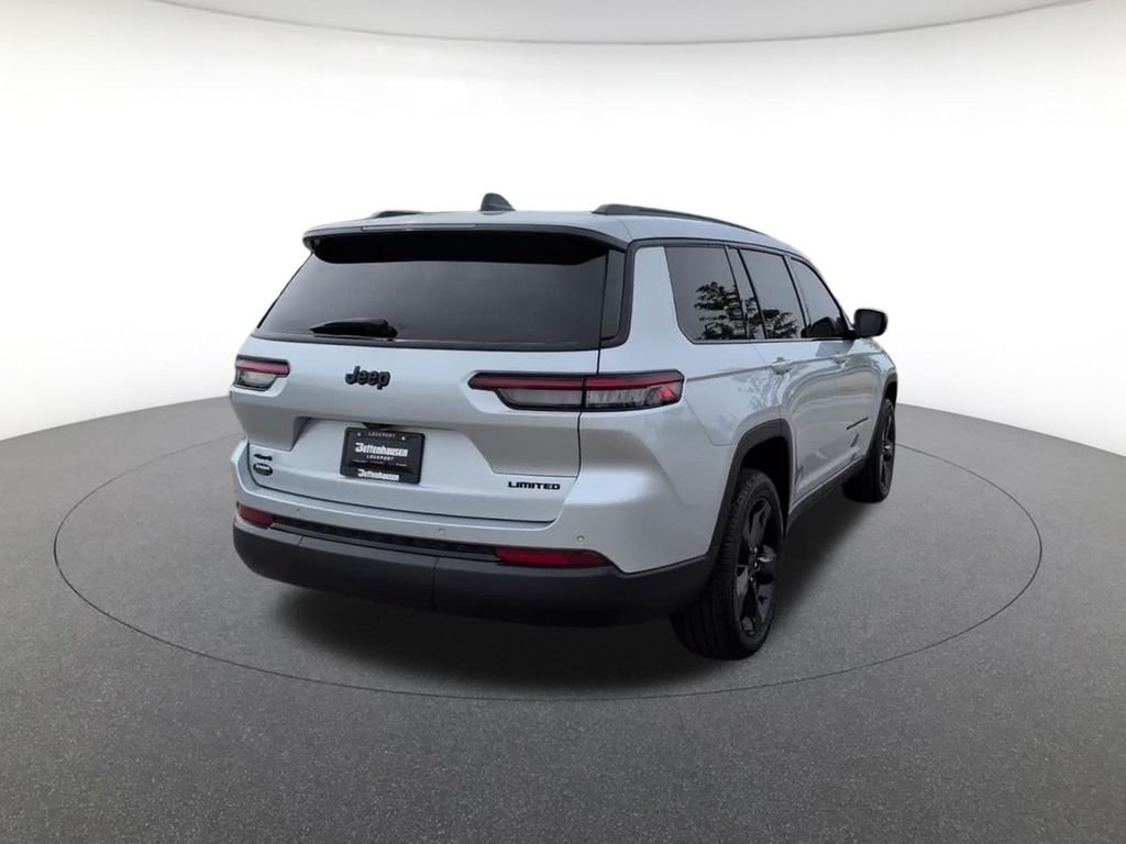 Used 2025 Silver Jeep Limited image 6