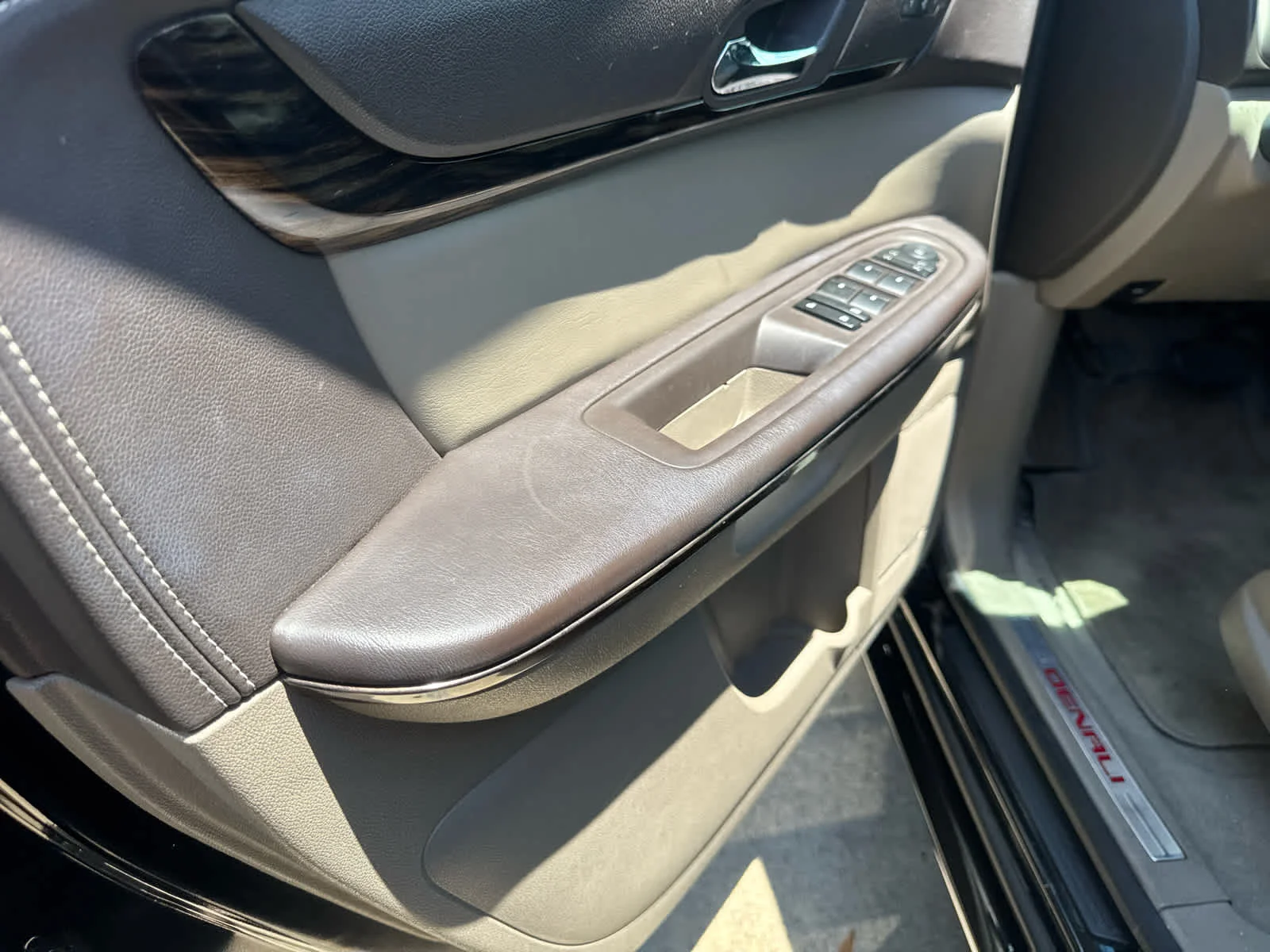 Used 2016 Ebony Twilight Metallic GMC Denali image 8