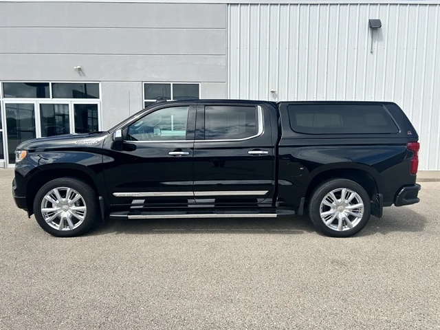 Used 2024 BLACK CHEVROLET High Country image 9
