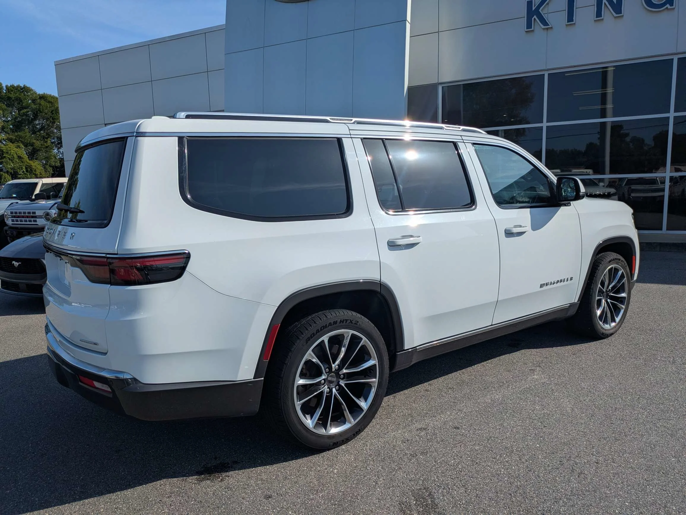 Certified Used 2022 Bright White Clearcoat Jeep Series III w/Leather Quad Buckets, Panoramic Moonroof, 10.25 Screen, & 3rd Row Seat image 4