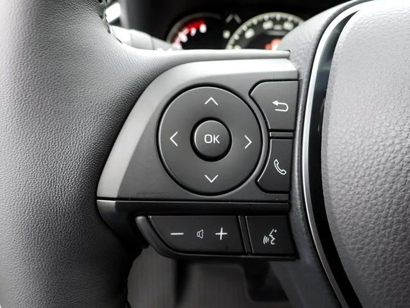 Used 2025 Wind Chill Pearl Toyota XLE Premium image 13