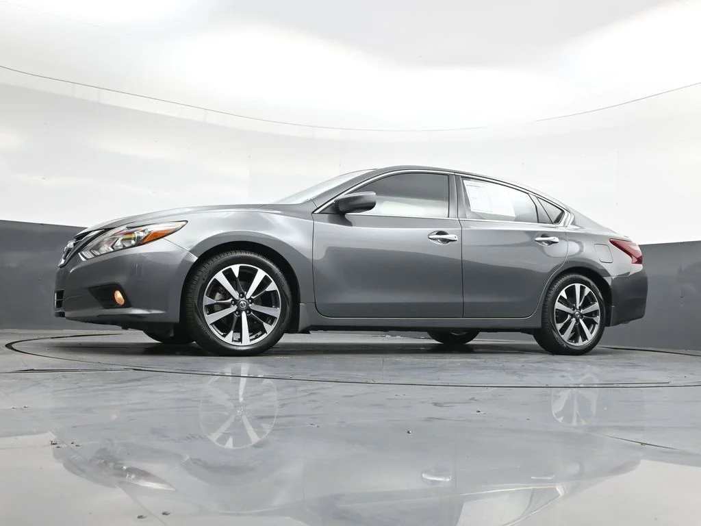 Used 2017 Gray Nissan 2.5 SR image 44