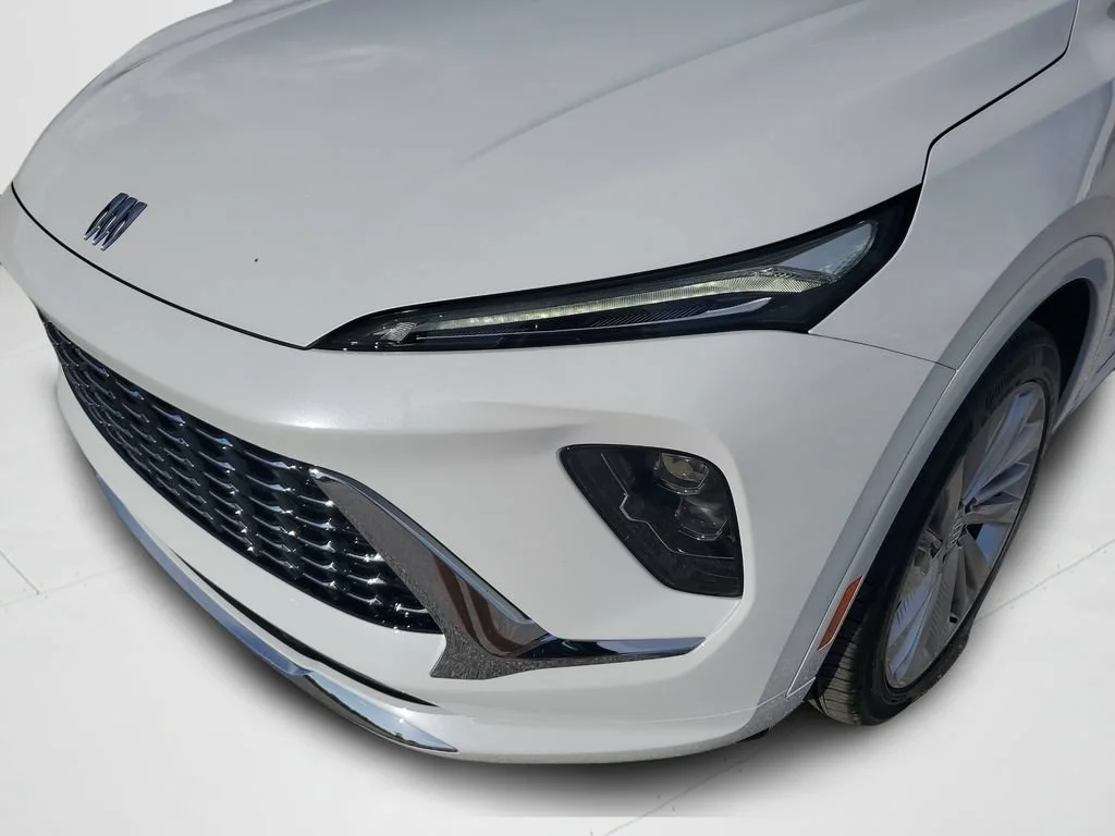 New 2026 Iridescent White Tricoat Buick Avenir image 24