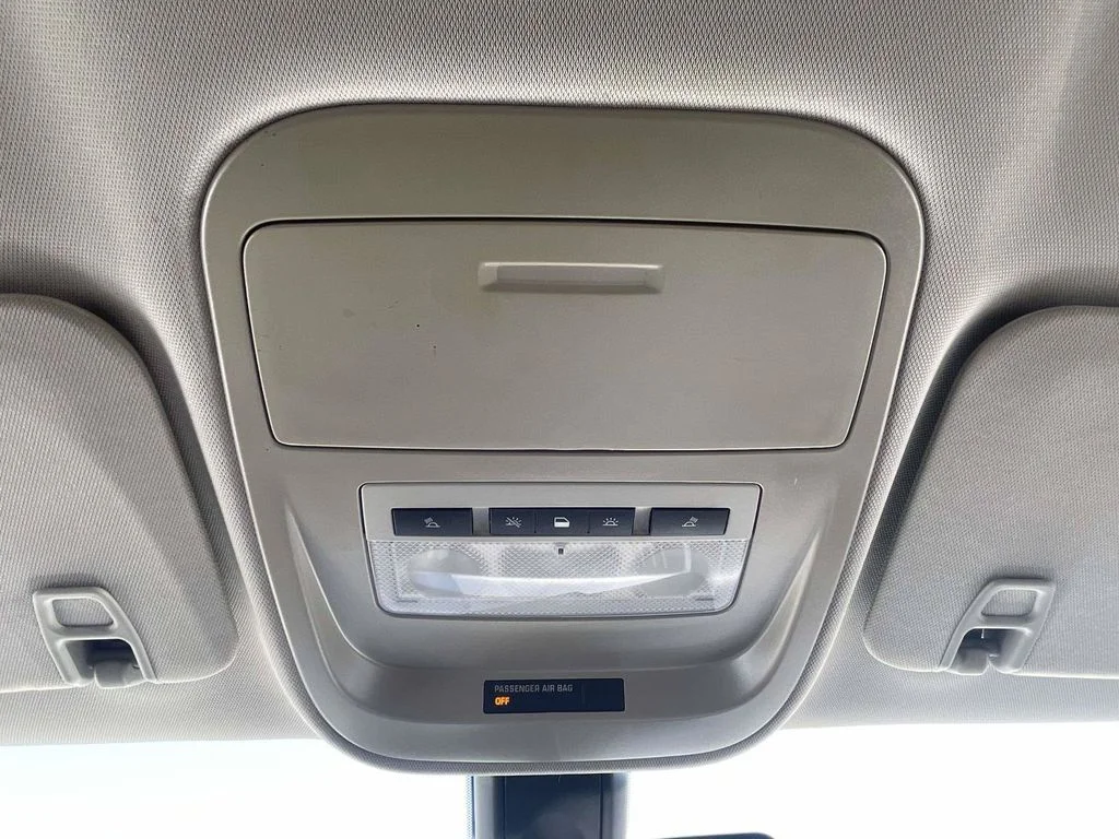Used 2022 White Chevrolet LT image 39