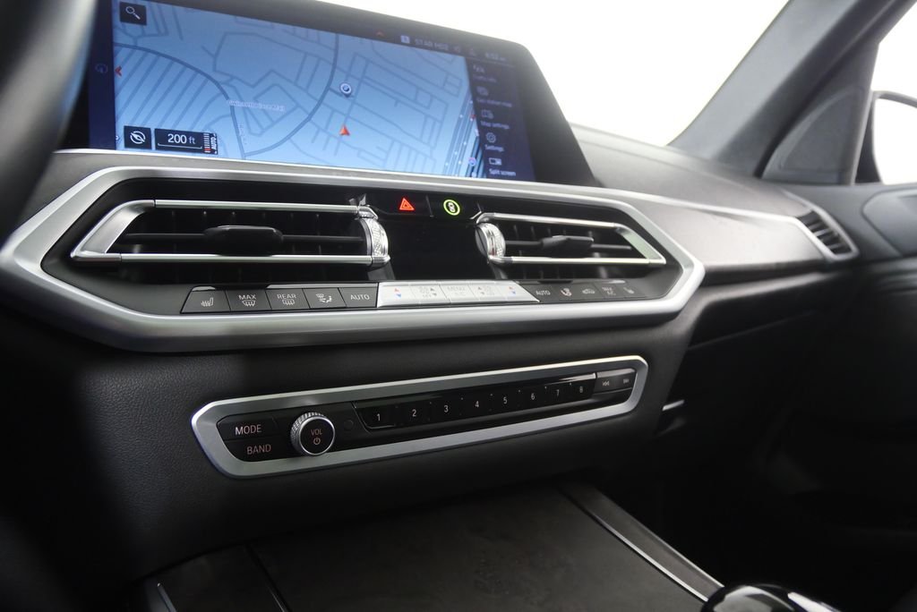 Used 2023 Mineral White Metallic BMW sDrive40i image 23