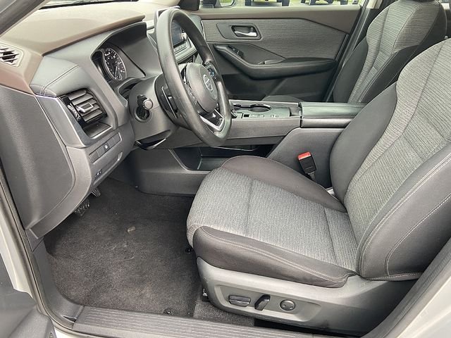 Used 2021 Silver Nissan SV image 18
