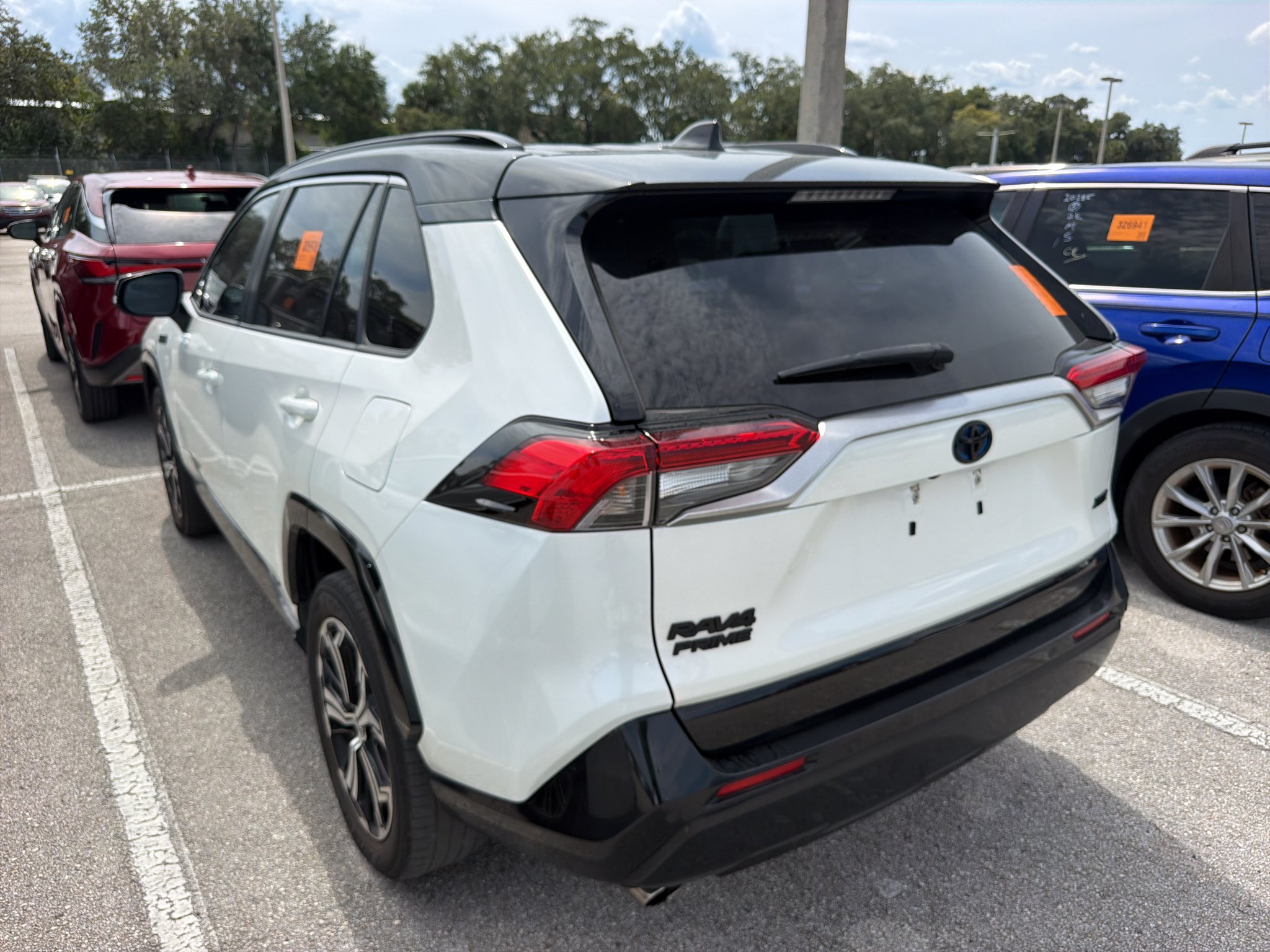 Used 2022 Blizzard Pearl/Midnight Black Metallic Toyota XSE image 5