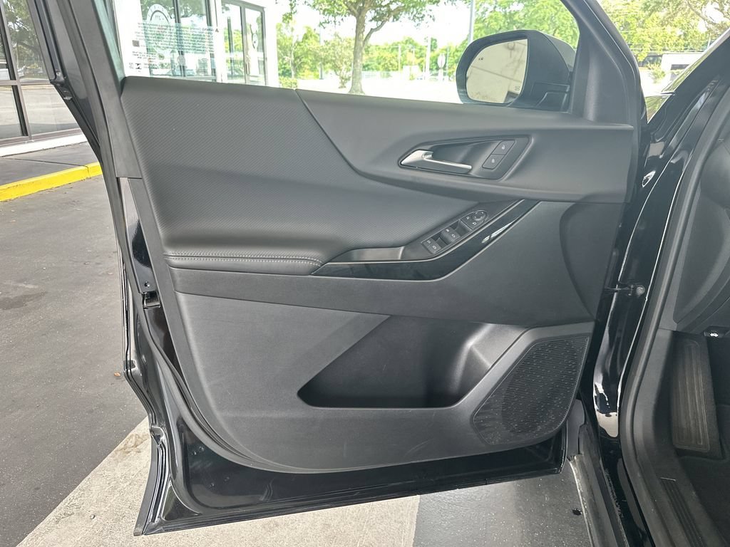 Used 2025 Mosaic Black Metallic Chevrolet LT image 10