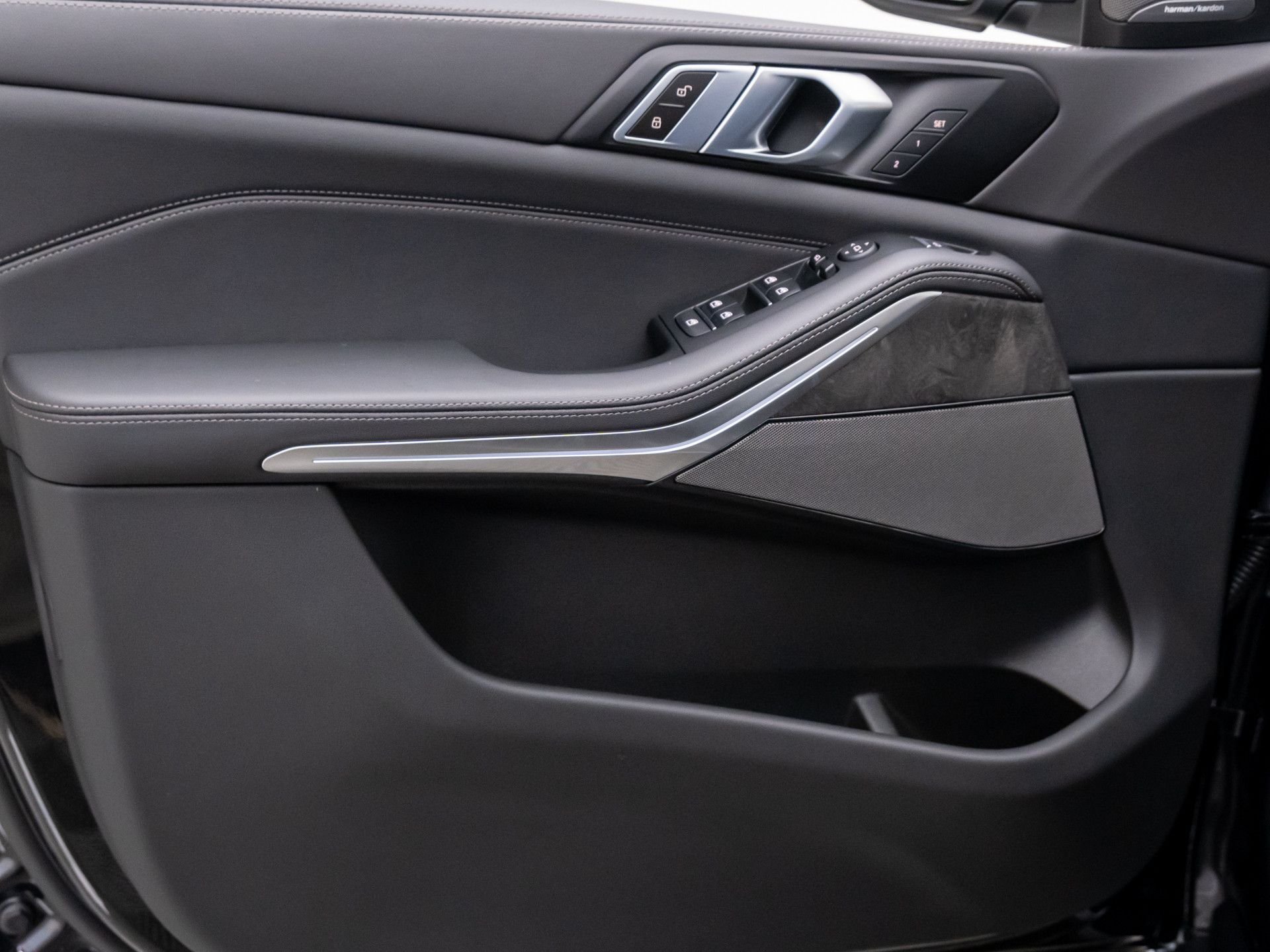 New 2026 Black Sapphire Metallic BMW xDrive40i image 11