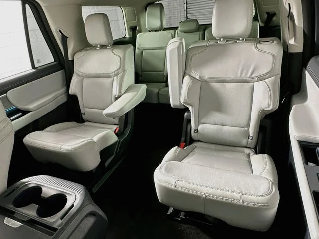 New 2027 Gray Ford Platinum image 11