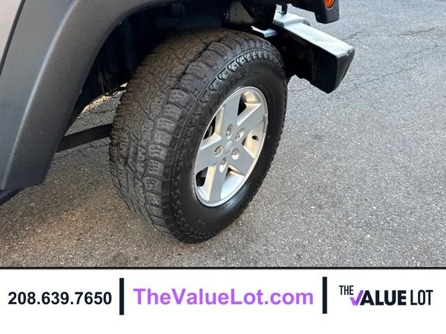 Used 2014 Gray Jeep Unlimited Sport image 11