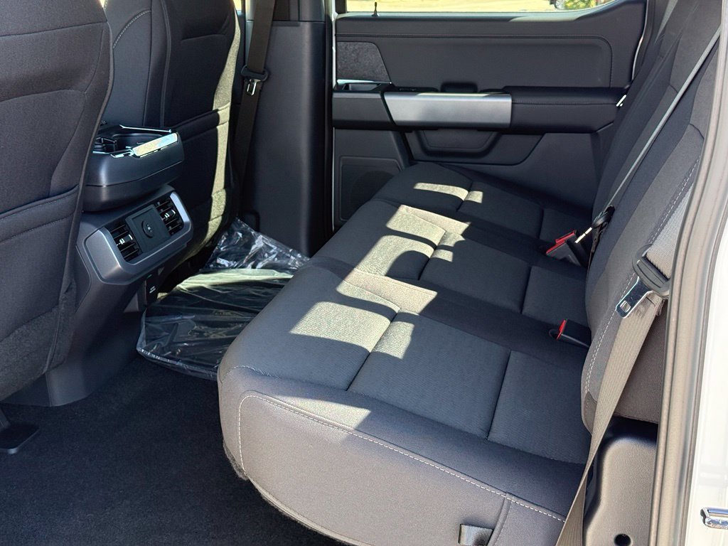 New 2026 Oxford White Ford XLT image 7