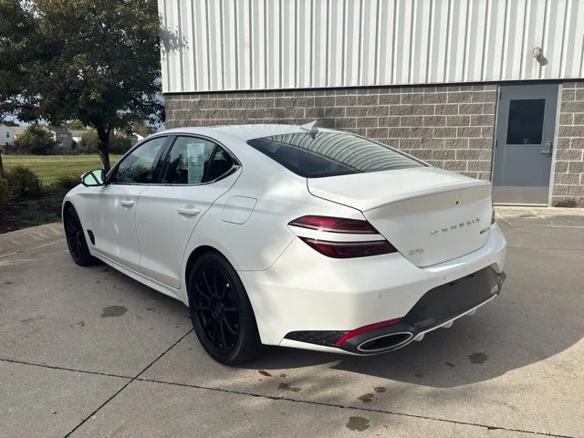 Used 2023 White Genesis 3.3T image 8