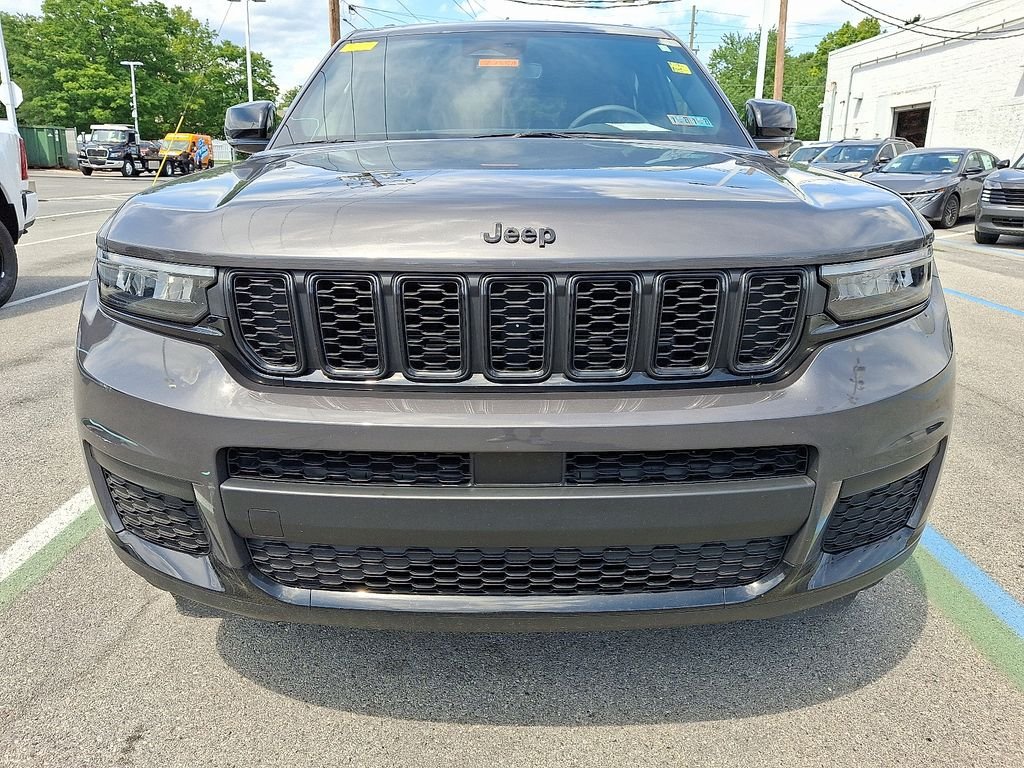 Used 2023 Gray Jeep Altitude image 2