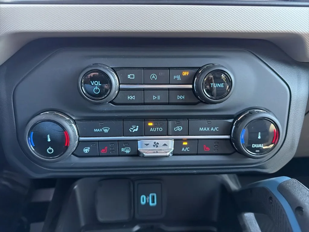 Used 2022 Gray Ford Wildtrak image 25